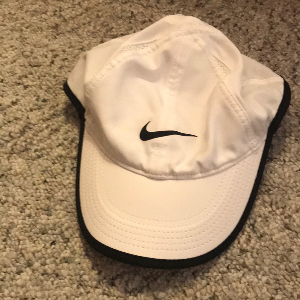 White NIKE dri-fit baseball cap NWOT